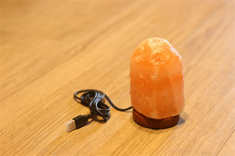 Himalayan rock salt lamp