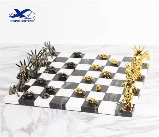 New design white & black color chess board